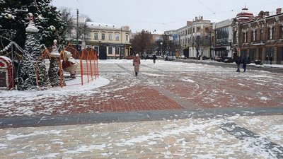 За добу на дороги Кропивницького використали 320 тонн протиожеледних сумішей За добу на дороги Кропивницького використали 320 тонн протиожеледних сумішей