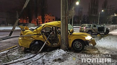 У Кременчуці неповнолітній потрапив в аварію на автівці, яку розшукували