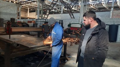 Два брати з Тернополя виготовляють каремати і буржуйки