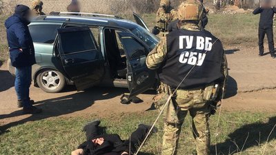 На Донеччині на хабарях від "ДНР" затримали двох співробітників СБУ