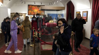 Рука мумії та екскурсія з факелом: як в Ужгородському замку провели "Ніч у музеї" Рука мумії та екскурсія з факелом: як в Ужгородському замку провели "Ніч у музеї"