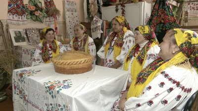 На Черкащині учасниці ансамблю мають старовинні вишиті костюми