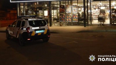 В Одесі затримали чоловіка, який вдарив ножем у живіт відвідувача супермаркету
