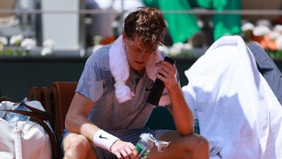 Яннік Сіннер, перша ракетка світу сенсаційно вибув з Ролан Гарросу-2026
