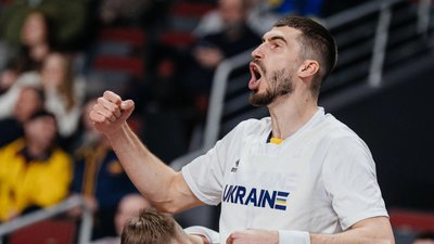 Олександр Липовий під час матчу Україна - Іспанія