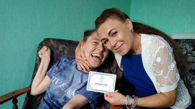 У Сумах шукають навчальний заклад, де могла б здобувати професію дівчина з важкою формою ДЦП