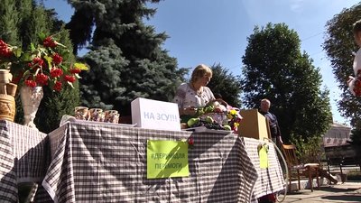 Свято дерунів із благодійною метою: у Коростені фестиваль дерунів провели в іншому форматі Свято дерунів із благодійною метою: у Коростені фестиваль дерунів провели в іншому форматі