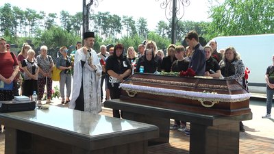У Житомирі попрощалися із військовослужбовцем навчального центру "Десна" Олександром Вознюком У Житомирі попрощалися із військовослужбовцем навчального центру "Десна" Олександром Вознюком