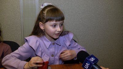 Житомирянка Лариса Дановська навчила дітей створювати новорічні іграшки з вовни
