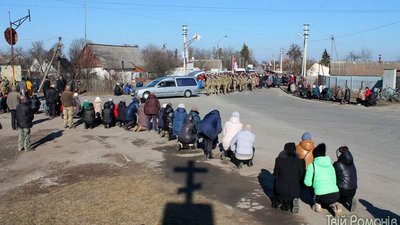 На Житомирщині попрощалися з десантником, який загинув від ракетно-бомбового удару На Житомирщині попрощалися з десантником, який загинув від ракетно-бомбового удару