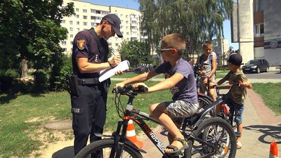 Майже сотня дітей взяли участь у велоквесті "БезпекаПлюс" у Луцьку
