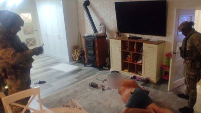 Затримання озброєних нападників