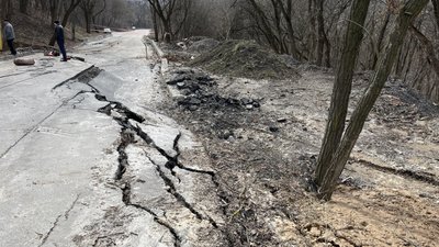 Зсув ґрунту на Червоному Шляху Зсув ґрунту на Червоному Шляху