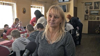"Тепла коробочка": у Луцьку волонтери готують подарунки для військових "Тепла коробочка": у Луцьку волонтери готують подарунки для військових