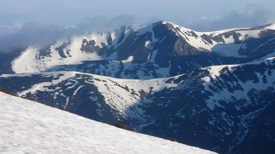 Карпатами пронеслася хуртовина, гори засипало снігом