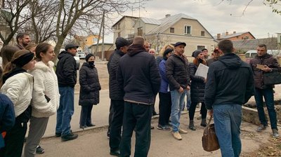 Тернополяни протестують проти будівництва громадської вбиральні Тернополяни протестують проти будівництва громадської вбиральні