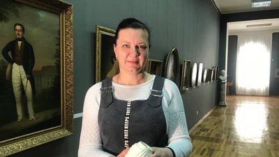 Рельєфна та з підставкою всередині: у Житомирі зберігається 200-літня чашка для чоловіків із вусами Рельєфна та з підставкою всередині: у Житомирі зберігається 200-літня чашка для чоловіків із вусами