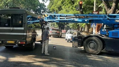 В Одесі маршрутка зіткнулася з автокраном: двоє людей травмувалися