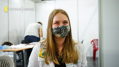 COVID-19: чи є черги на вакцинацію в столиці та області. Фоторепортаж COVID-19: чи є черги на вакцинацію в столиці та області. Фоторепортаж
