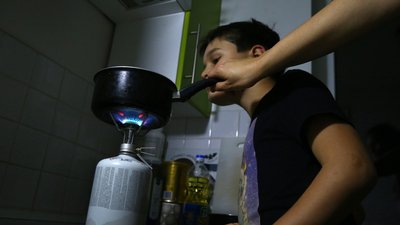 Близько 4 мільйонів українців обмежені у використанні електроенергії — Зеленський