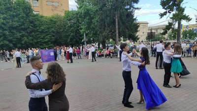 Танець, що дарує життя: у Черкасах вперше відбувся благодійний бал Танець, що дарує життя: у Черкасах вперше відбувся благодійний бал