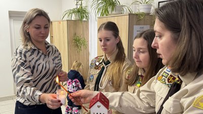 Ужгородські пластуни передали Вифлеємський вогонь миру у близько 20 закладів