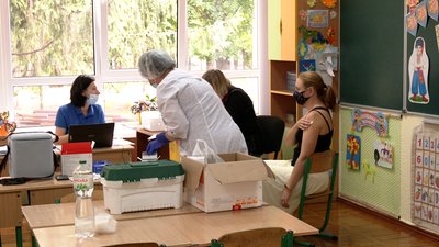 У гімназії Рівного провели групову вакцинацію від Covid-19. Як це відбувалось У гімназії Рівного провели групову вакцинацію від Covid-19. Як це відбувалось
