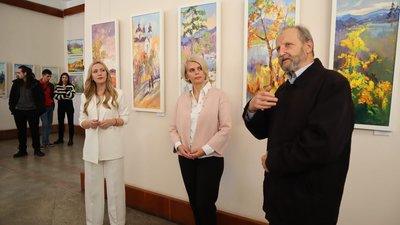Виставка "Барвистий подих": у Тернополі презентували пейзажі кременецької художниці Виставка "Барвистий подих": у Тернополі презентували пейзажі кременецької художниці