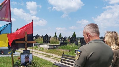 На Тернопільщині вшанували загиблих військових На Тернопільщині вшанували загиблих військових