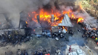 У Мукачеві сталася пожежа на складських приміщеннях станції техобслуговування автомобілів