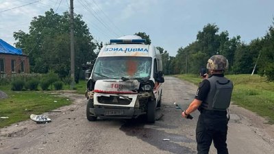 Пошкоджене авто швидкої