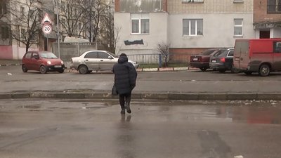 Ожеледиця у Херсоні: люди травмувалися на непосипаних тротуарах