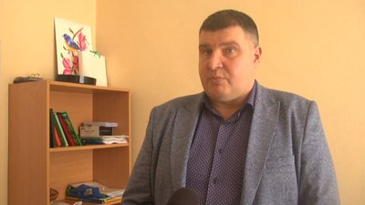 Зберегти липову алею від знесення може статус природно-заповідного фонду, каже начальник управління департаменту природних ресурсів та екології Руслан Якубаш . Фото: Суспільне. Поділля. Зберегти липову алею від знесення може статус природно-заповідного фонду, каже начальник управління департаменту природних ресурсів та екології Руслан Якубаш . Фото: Суспільне. Поділля.