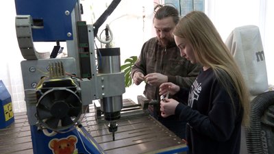 Перевірка "Щедриком": у Луцьку винахідники музикою діагностують роботу верстата Перевірка "Щедриком": у Луцьку винахідники музикою діагностують роботу верстата