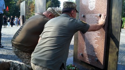 У Дніпрі вшанували пам’ять загиблих захисників України – фоторепортаж У Дніпрі вшанували пам’ять загиблих захисників України – фоторепортаж