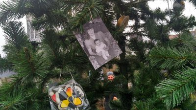 У Чорнобилі вперше з часів катастрофи встановили ялинку У Чорнобилі вперше з часів катастрофи встановили ялинку