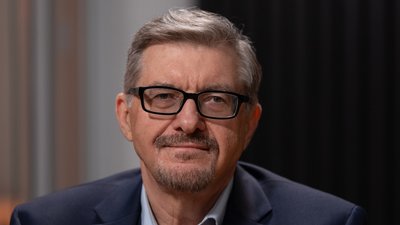 Історик, професор Гарвардського університету Сергій Плохій під час інтервʼю Суспільному