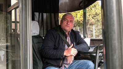 "Люди плачуть і дякують". Кропивничанин вивозить людей з зон бойових дій