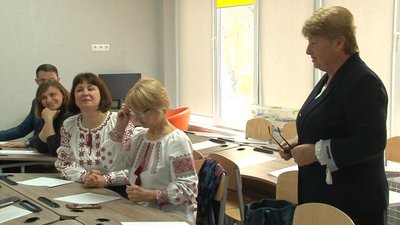 Вперше за 22 роки: директори черкаських шкіл разом написали диктант Вперше за 22 роки: директори черкаських шкіл разом написали диктант