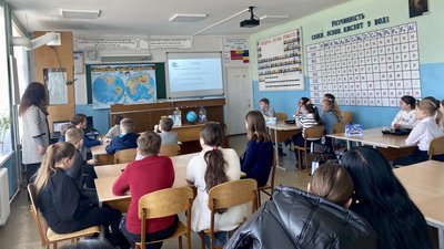 "Пізнаємо природу": учні одного з житомирських ліцеїв на інтерактивному уроці вчилися очищати воду "Пізнаємо природу": учні одного з житомирських ліцеїв на інтерактивному уроці вчилися очищати воду