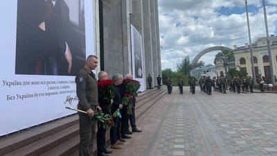 У Києві розпочалась церемонія з першим президентом У Києві розпочалась церемонія з першим президентом