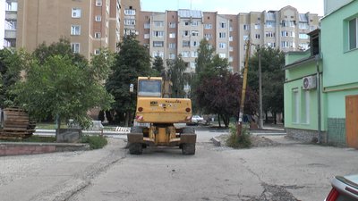 Стало відомо, скільки дворів цьогоріч облаштують комунальники у Франківську