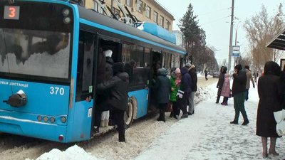 Сніг, ожеледиця та хуртовина: на Вінниччині вирує циклон з південного заходу Сніг, ожеледиця та хуртовина: на Вінниччині вирує циклон з південного заходу