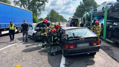 Рятувальники на місці ДТП