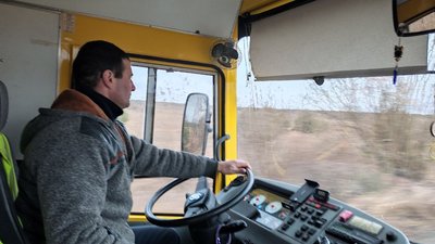 Витягають трактором: в громаді на Волині майже щодня застрягає шкільний автобус