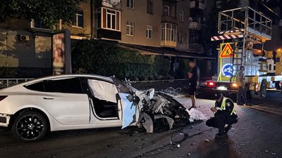 ДТП, Tesla, поліція, Франківськ