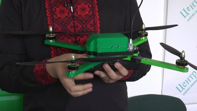 Як троє ліцеїстів та студент Фахового коледжу електронних приладів з Франківська розробили дрон-міношукач Як троє ліцеїстів та студент Фахового коледжу електронних приладів з Франківська розробили дрон-міношукач