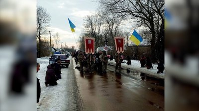 На Чернігівщині попрощалися з трьома захисниками України На Чернігівщині попрощалися з трьома захисниками України