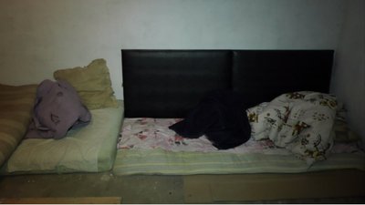 У Миколаєві сім’я вимушена цілодобово перебувати у бомбосховищі У Миколаєві сім’я вимушена цілодобово перебувати у бомбосховищі