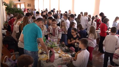 Черкаські школярі святкують Масляну Черкаські школярі святкують Масляну